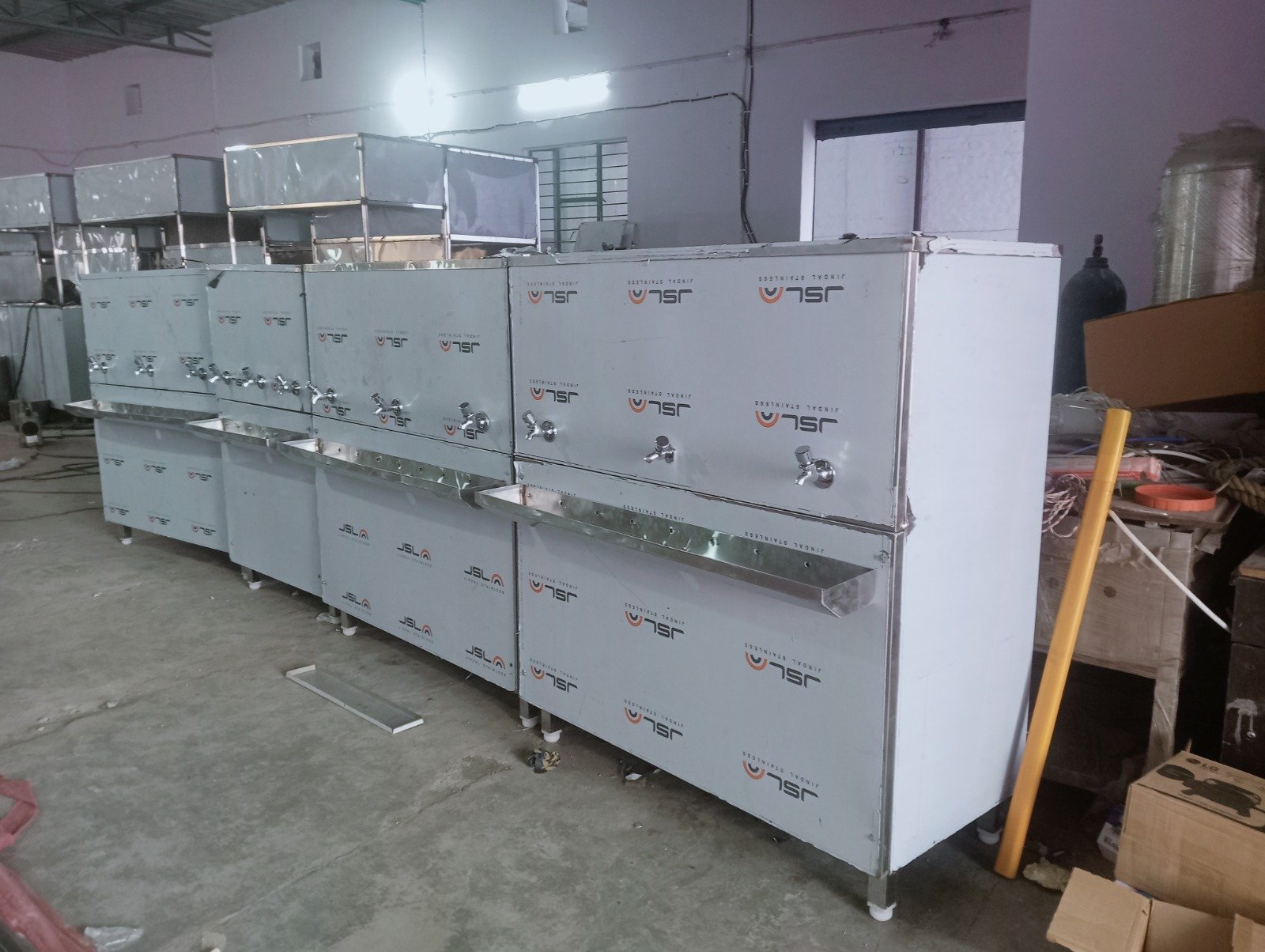 Water Chillers vs. Water Coolers: Which One Does Your Business Need?